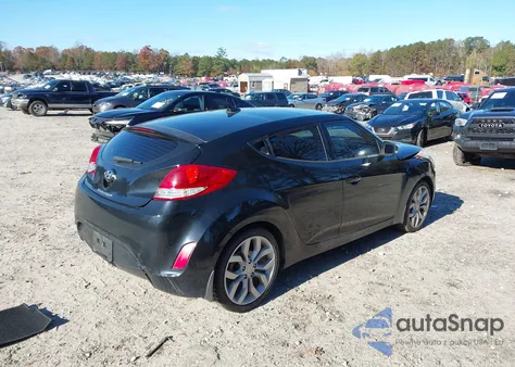 2013 Hyundai Veloster Base W/Red z USA, uszkodzony, nr VIN KMHTC6AD1DU131182